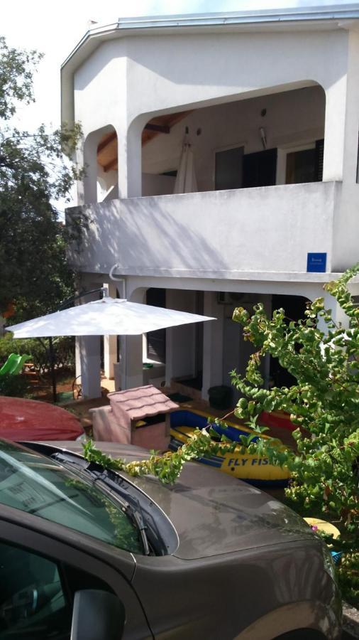 Apartmani Sonia Njivice Exteriér fotografie