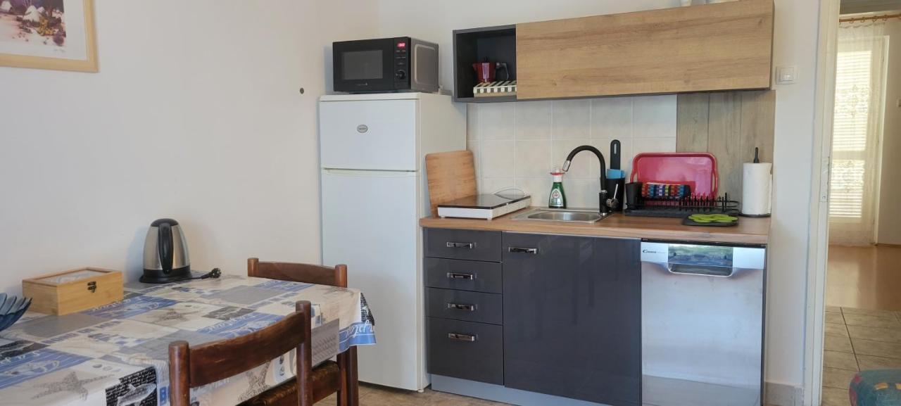 Apartmani Sonia Njivice Exteriér fotografie